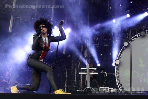 SHAKA PONK - 2011-06-25 - PARIS - Hippodrome de Longchamp - Sofia Samaha Achoun